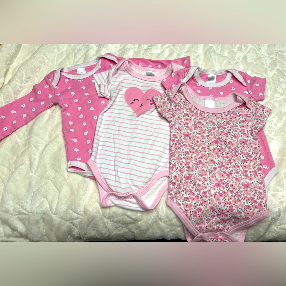 Lot of onesies 0-3m